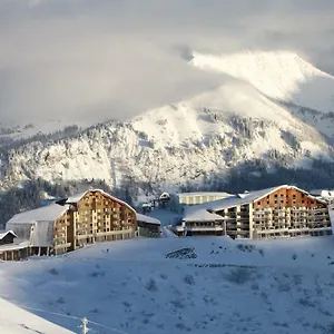 https://les-cimes-samoens.hotels-rhonealpes.com